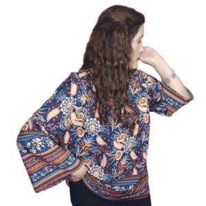 Blusa Multicolor Cuello Redondo y Manga Campana